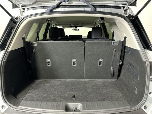 Used 2024 Nissan Pathfinder S FWD image 24