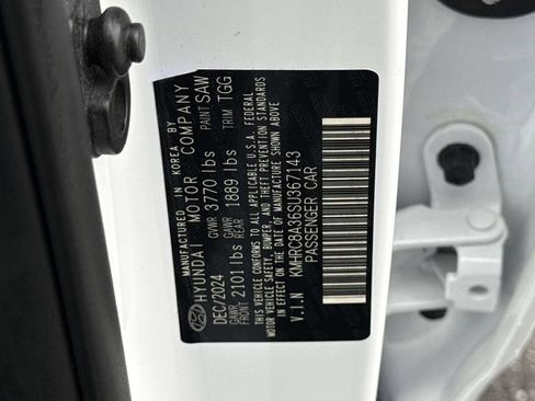 Used 2025 Hyundai Venue SEL FWD image 30