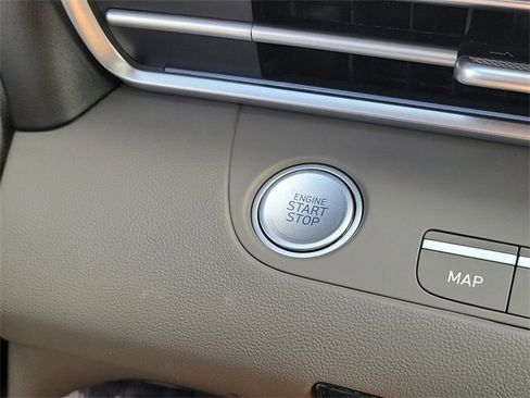 New 2025 Hyundai Elantra SEL image 8