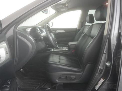 Used 2019 Nissan Pathfinder FWD image 17