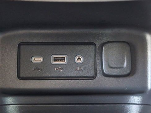 Used 2021 Chevrolet Equinox LS image 33