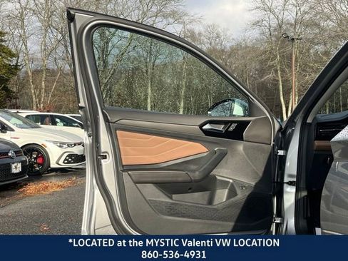 Certified 2025 Volkswagen Jetta SEL image 31