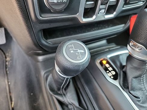 Used 2025 Jeep Wrangler Unlimited Sahara AWD/4WD image 16