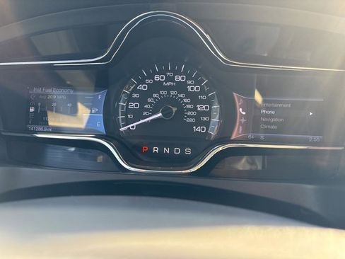 Used 2013 Lincoln MKS AWD image 30