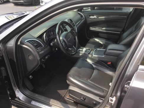 Used 2019 Chrysler 300 Limited image 5