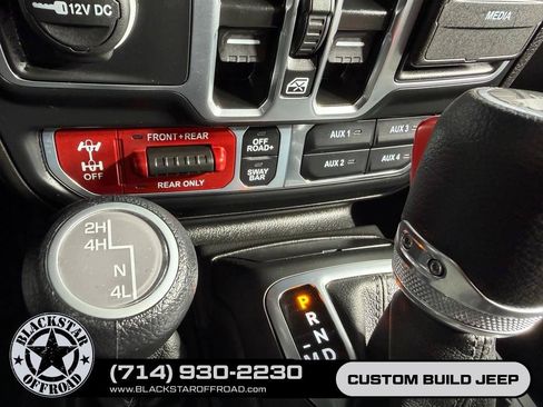 Used 2025 Jeep Wrangler Unlimited Rubicon AWD/4WD image 23