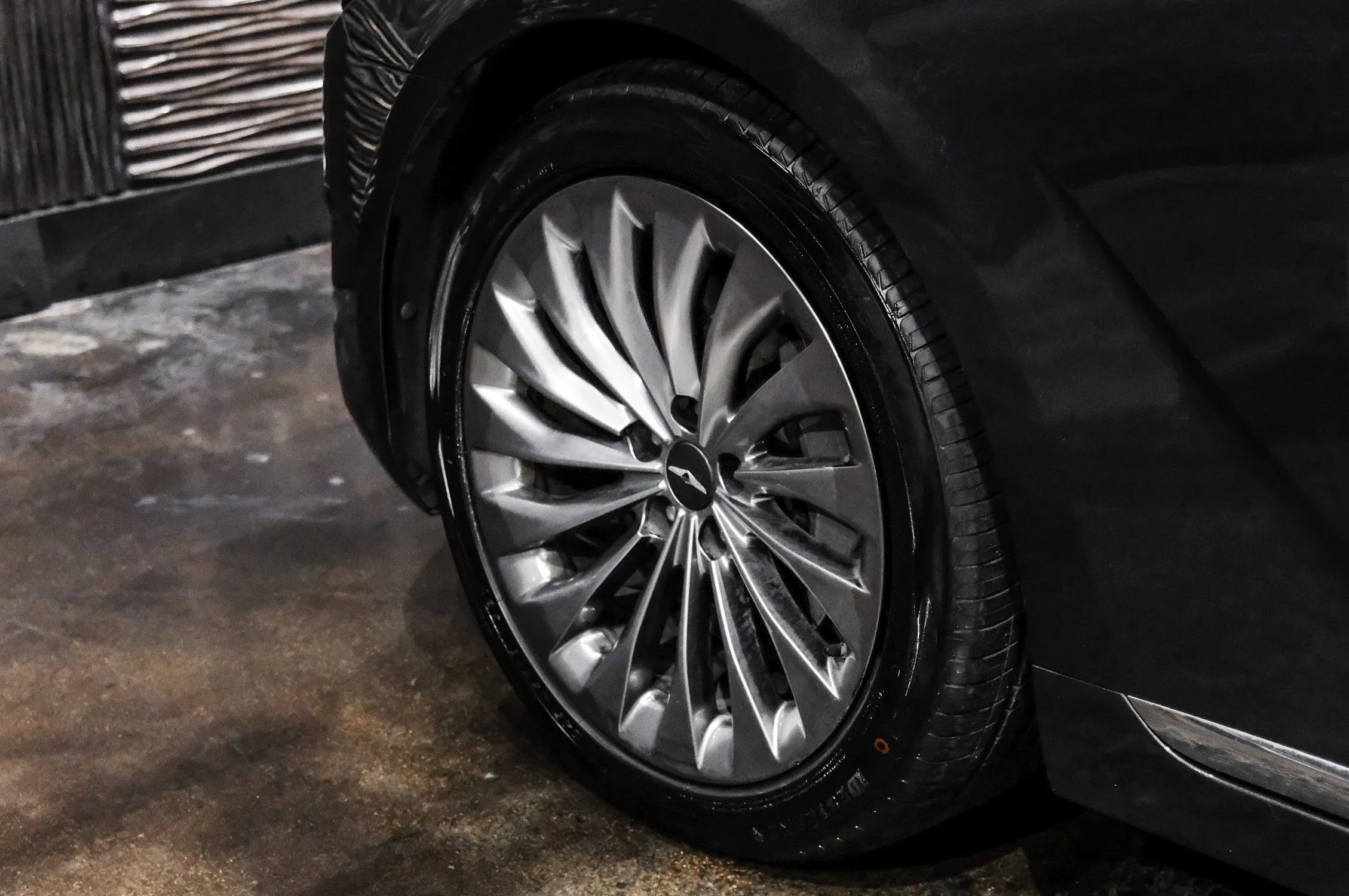 Used 2018 Genesis G90 3.3T Premium AWD/4WD image 56