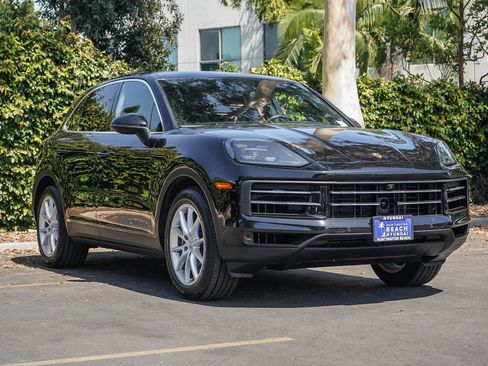 Used 2024 Porsche Cayenne AWD/4WD image 3