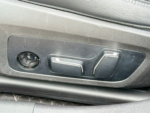 Used 2024 BMW 330i Sedan image 24