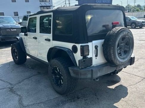 Used 2017 Jeep Wrangler Unlimited Sport w/ Connectivity Group AWD/4WD image 10