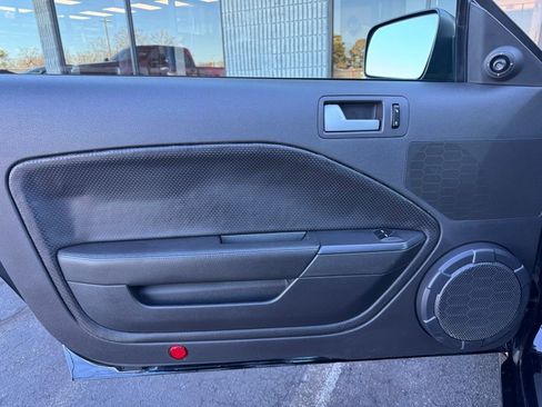 Used 2007 Ford Mustang GT image 2