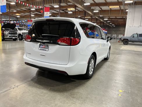 New 2026 Chrysler Voyager LX image 5