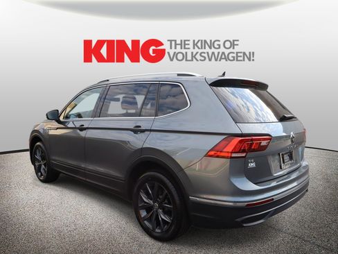 Certified 2022 Volkswagen Tiguan SE w/ Panoramic Sunroof Package AWD/4WD image 6