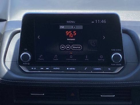 Used 2025 Nissan Rogue SV FWD image 29