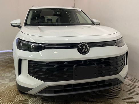 New 2026 Volkswagen Tiguan SE image 2