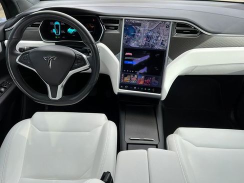 Used 2018 Tesla Model X P100D image 2