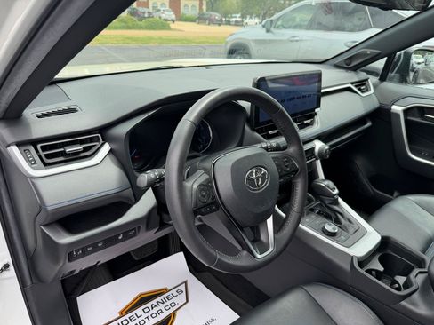 Used 2021 Toyota RAV4 XSE AWD/4WD image 15