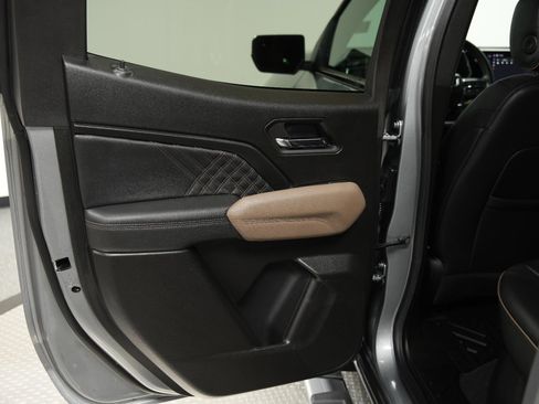 Used 2025 GMC Canyon Denali image 17