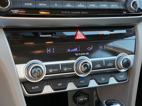 Used 2020 Hyundai Elantra Limited image 18