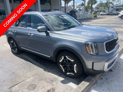 Certified 2024 Kia Telluride EX w/ EX Captain's Chair Package AWD/4WD image 3