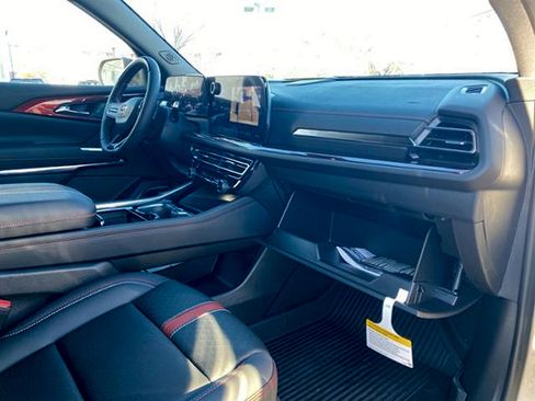 New 2026 Chevrolet Traverse RS w/ LPO, Floor Liner Package FWD image 22