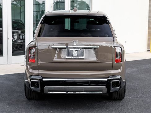 Certified 2025 Rolls-Royce Cullinan AWD/4WD image 16