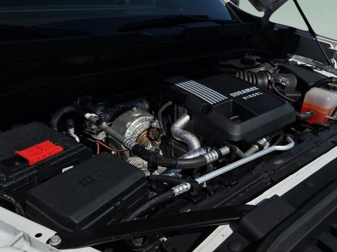 Certified 2024 Chevrolet Silverado 1500 High Country w/ Technology Package AWD/4WD image 17