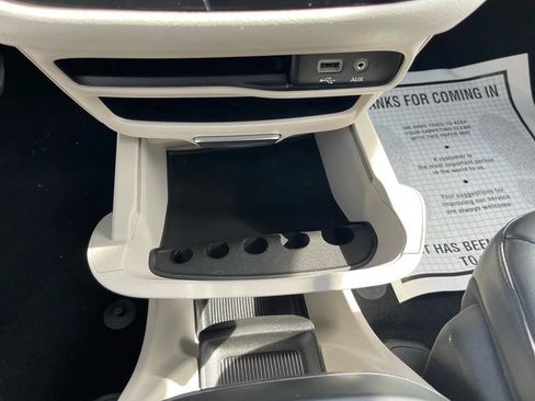 Used 2020 Chrysler Voyager Lxi image 28