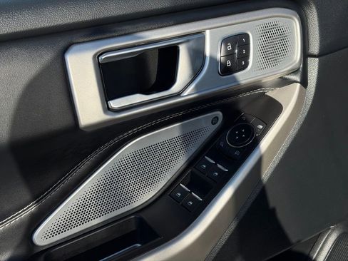 Used 2022 Ford Explorer Limited w/ Limited Technology Package image 12