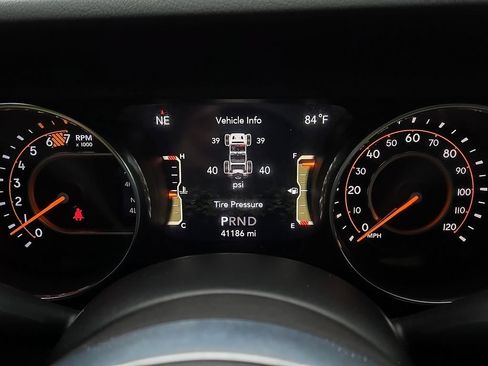 Used 2019 Jeep Wrangler Unlimited Sahara AWD/4WD image 18