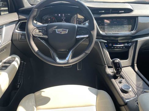 Certified 2023 Cadillac XT6 Sport w/ Technology Package AWD/4WD image 11