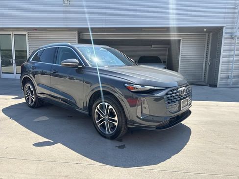 Certified 2025 Audi Q5 Premium w/ Convenience Package AWD/4WD image 3