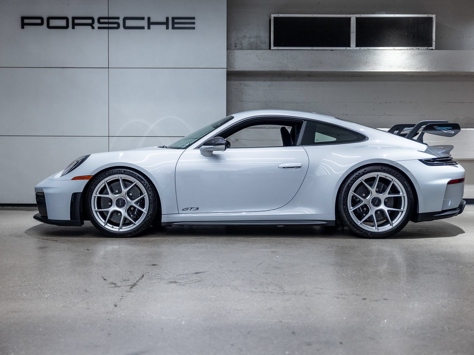 Certified 2025 Porsche 911 GT3 RWD image 2