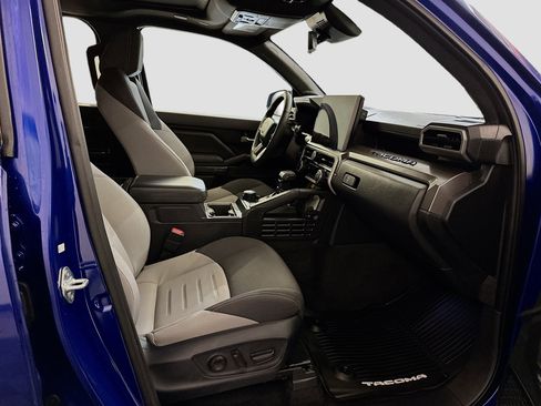 Used 2024 Toyota Tacoma TRD Sport w/ TRD Sport Upgrade Package image 32