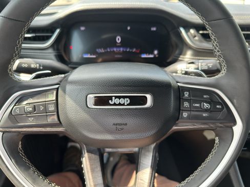 Used 2024 Jeep Grand Cherokee L Limited w/ Luxury Tech Group II RWD image 13