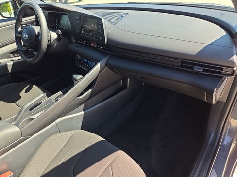 Used 2025 Hyundai Elantra Sport FWD image 32