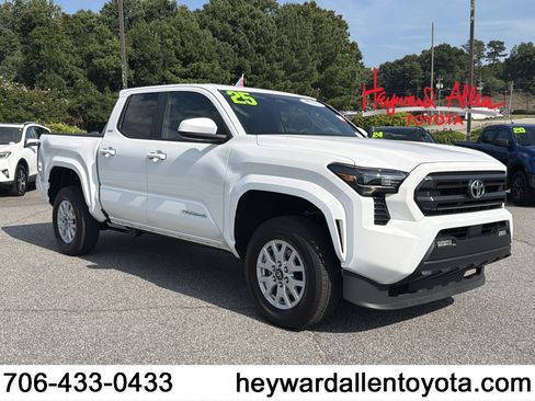 Certified 2025 Toyota Tacoma SR5 AWD/4WD image 1