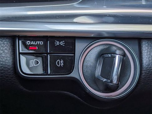 Used 2021 Porsche Panamera image 24