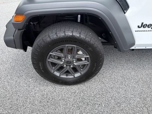 Used 2024 Jeep Wrangler Unlimited Sport AWD/4WD image 13