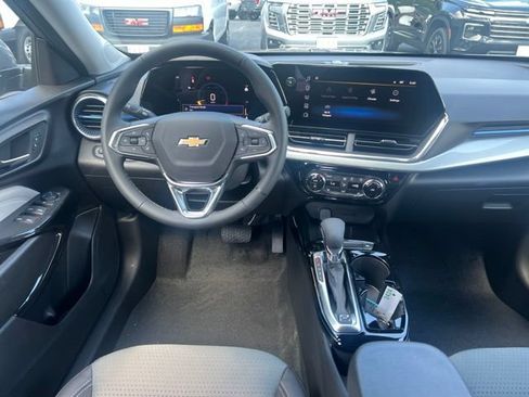 New 2026 Chevrolet Trax LT w/ LT Convenience Package FWD image 8