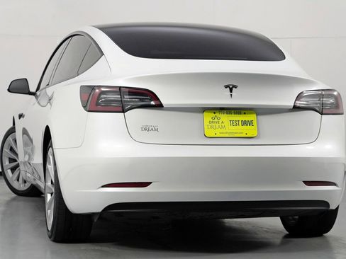 Used 2023 Tesla Model 3 Standard Range image 6