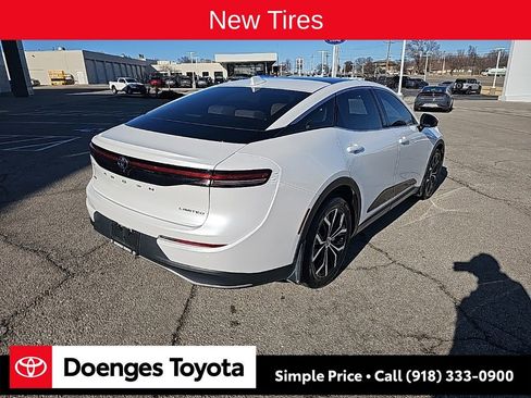 Used 2023 Toyota Crown Limited image 3