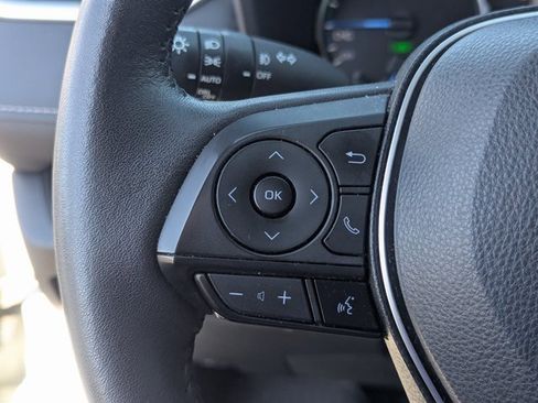 Used 2022 Toyota RAV4 XLE Premium image 18