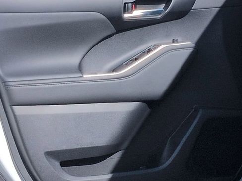 Certified 2026 Toyota Highlander XLE image 16