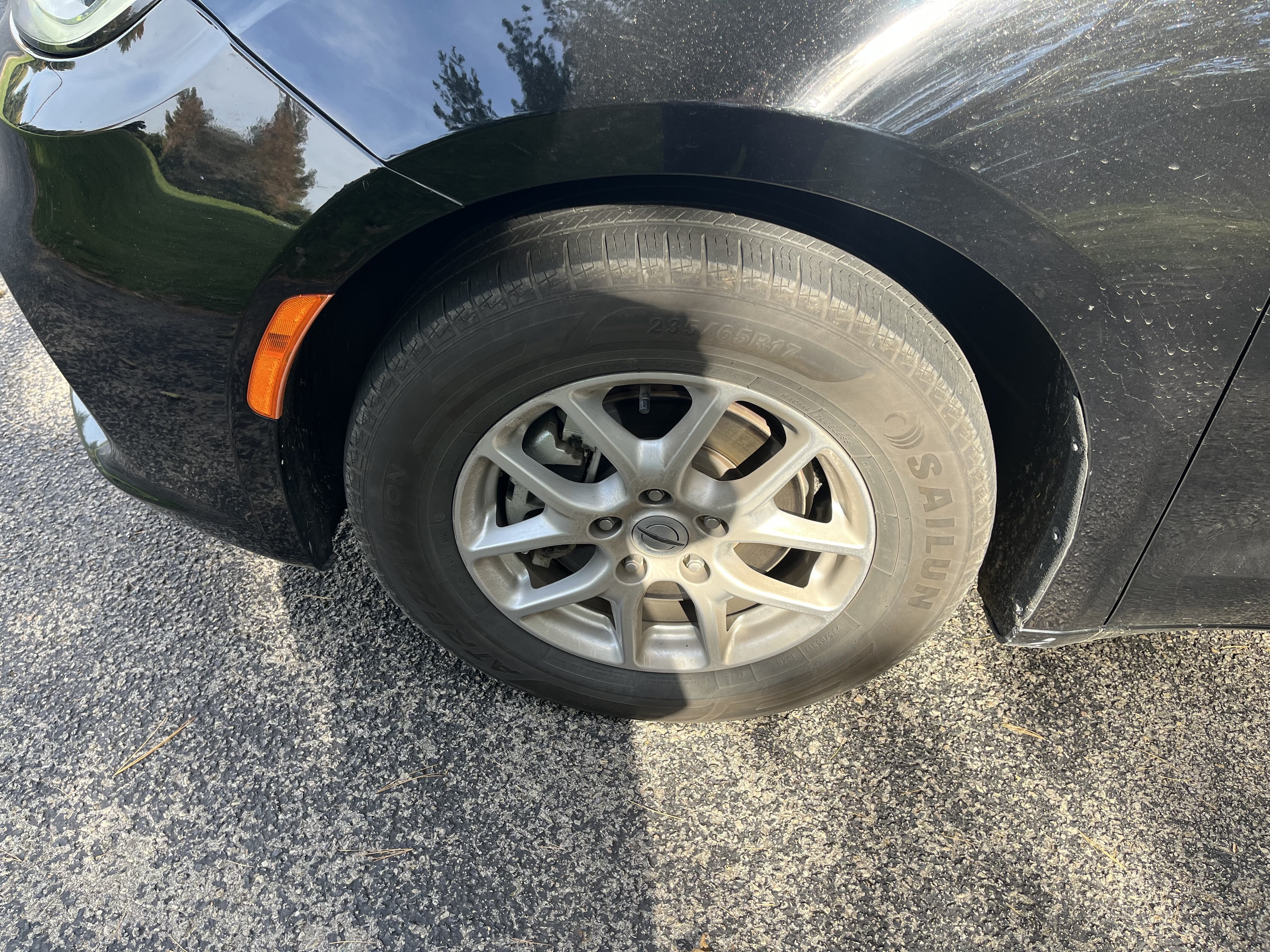 Used 2024 Chrysler Pacifica Touring-L FWD image 9