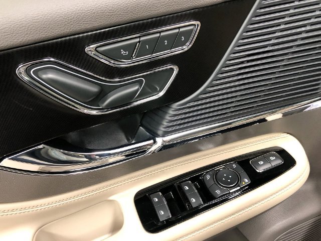 Used 2020 Lincoln Corsair AWD image 14
