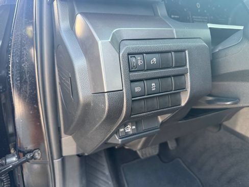 Used 2025 Toyota Tacoma TRD Off-Road AWD/4WD image 19