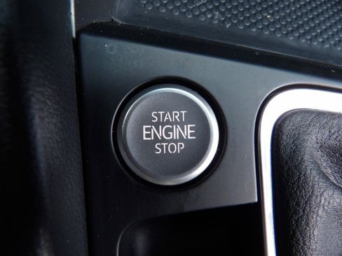 Used 2023 Volkswagen Jetta SE image 19