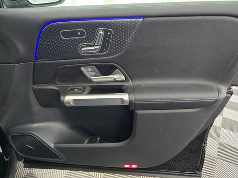 Used 2025 Mercedes-Benz GLB 250 4MATIC image 26