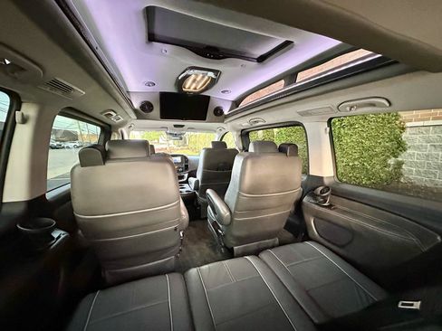 Used 2018 Mercedes-Benz Metris Passenger image 31